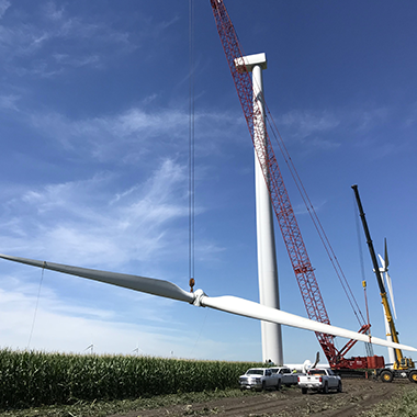 MidAmerican Crew taking down a wind turbine