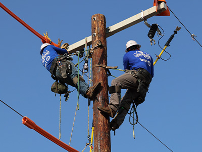 MidAmerican line mechanics competing in a pole-top challenge at the 2025 Iowa Lineman Rodeo